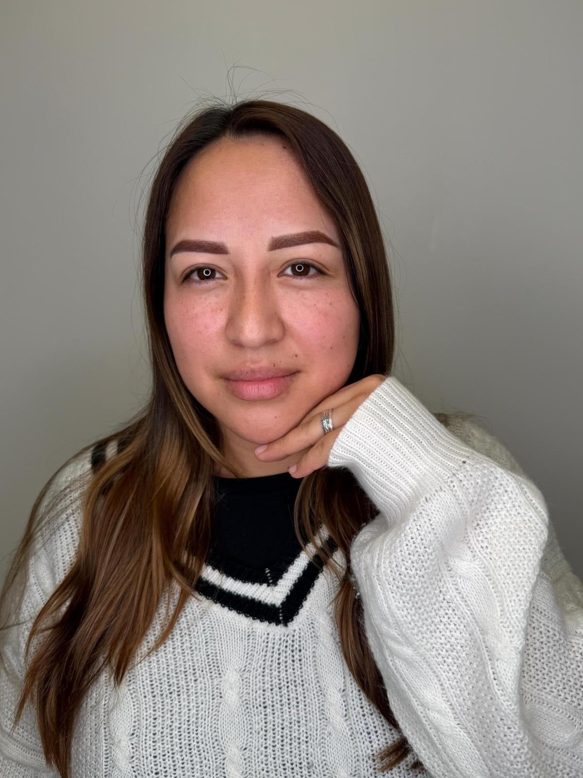 Micropigmentación de cejas, antes y después (después)